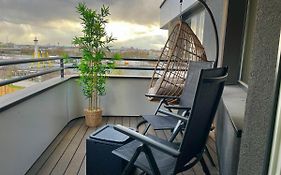 Riverfront Apartment With Balcony And Ac